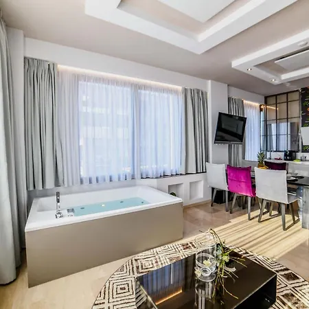 Riviera View Suites 1 *