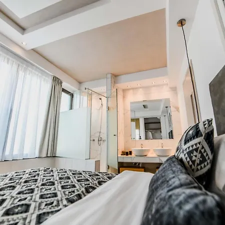 Riviera View Suites 1 *